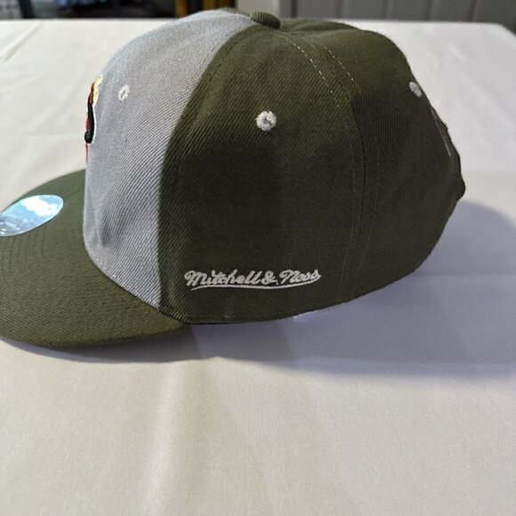 Miami Heat Mitchell & Ness Hardwood Classic Snapback Hat NBA Olive Green/Gray - Picture 3 of 10